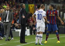 alves hit uri afar la mourinho