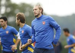 arsenal bendtner scap cu aten ie