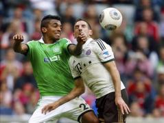 barcelona ochi fostul arsenal int gustavo