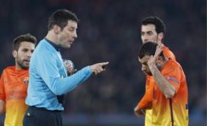 barcelona se pl ng de psg arbitru