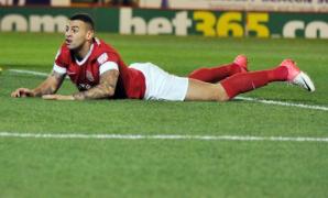 bolton au 300 000 davies oferta acceptat 