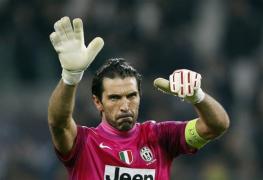 buffon numit cel mai bun de in tor n 25 de ani