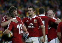 care a fost aproape warburton