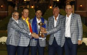 clarke i mcginley n linie pentru a prelua de la olaz bal