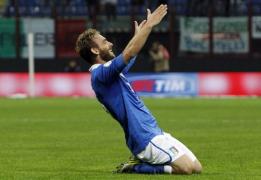 de rossi nu p r sesc romilor