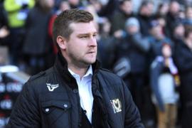 dons seful atacat cu sticl 