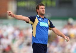 ervine se angajeaz s hampshire