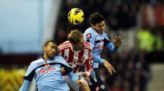 faurl n arunc sprijin n spatele hughes