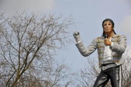 fulham aceasta este pentru statuia lui michael jackson