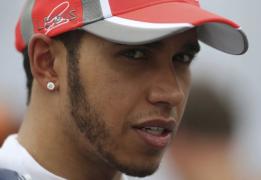 hamilton dornici pentru mercedes trofee