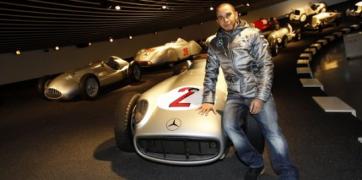 hamilton insist mercedes va concura
