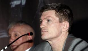 hatton pe amenin are s renun e la box