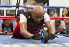 hatton plictisit de ceas mayweather jr