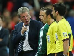 hodgson hit uri afar la ref