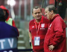 hodgson se confrunt cu provocarea de a preg ti juc tori
