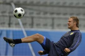 hughes readies granqvist oferta