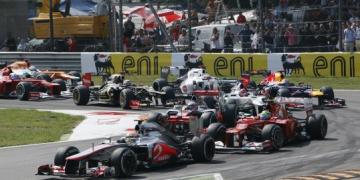 lewis hamilton castiga marele premiu al italiei