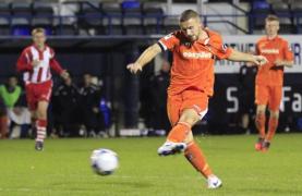 luton u18s c pitanul ia l un pas la un moment dat