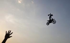 motocicleta daredevil moare alungare 300mph record