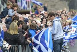 murray snaps sus 1 8m de lux hotel