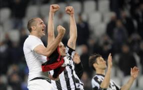 napoli va mpinge juve chiellini