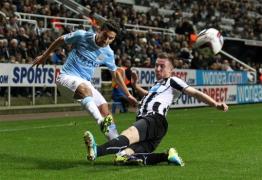 newcastle defender semneaza noul contract pe termen lung