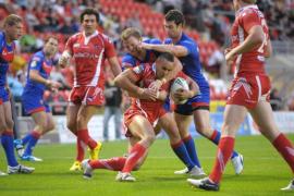 salford reds preluarea aproape complet