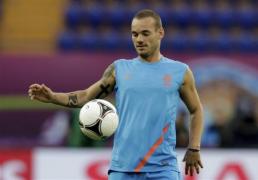 sneijder ar putea adera galatasaray m ine agent