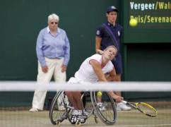 stele de tenis cu rotile se retrage