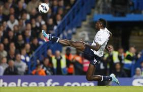 tottenham muta mancini s ia n considerare pentru adebayor