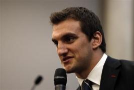 warburton r m ne pozitiv asupra celor ase na iuni