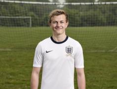 wilshere unveils new england kit