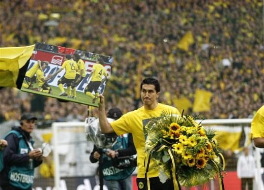 Turkish midfielder Nuri Şahin is on the verge of signing for his former club Borussia Dortmund according to reports in the German media.