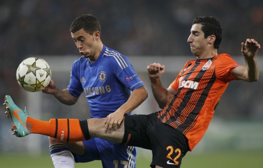 Shakhtar Donetsk go top of Group E after a fantastic performance against Chelsea tonight as goals from Alex Teixeira and Fernandinho sealed the win for the Ukrainian side.