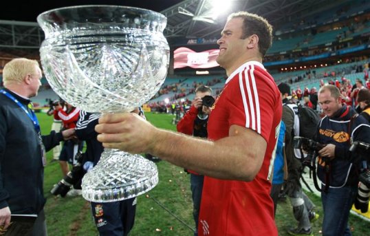 Wales centre Jamie Roberts is hopeful of recovering from ankle surgery in time for the autumn internationals despite medical opinion saying otherwise.