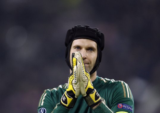 Chelsea goalkeeper Petr Čech has welcomed Fifa's introduction of goal-line technology at the Club World Cup.