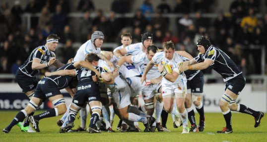 Exeter Chiefs have appointed England Under-20s head coach Rob Hunter as their news forwards coach.