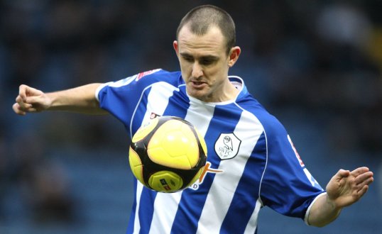 Former Arsenal and Everton striker Francis Jeffers has opened talks with Maltese Premier League club Floriana.