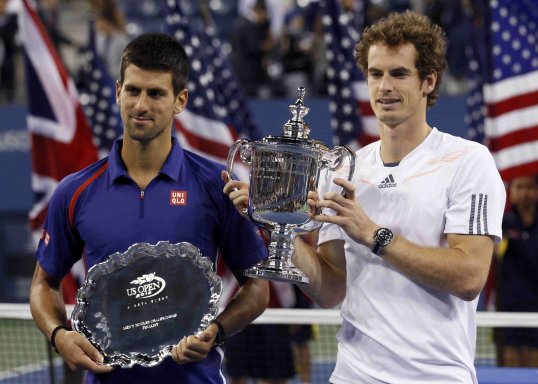Tim Henman believes Andy Murray can launch a bid for the world number one spot.