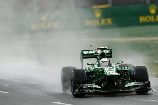 The qualifying for the Australian Grand Prix has finally got under way in Melbourne after rain delayed the start.