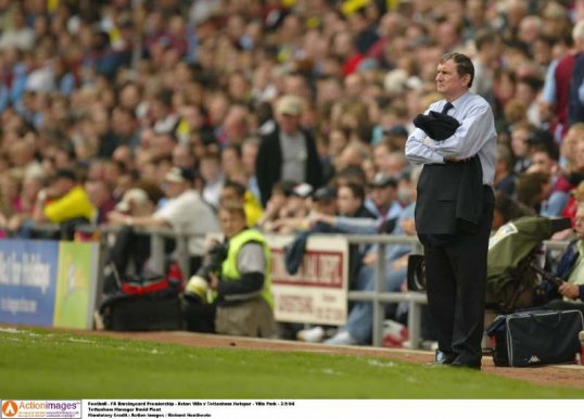 Ex-Luton Town and Sheffield Wednesday manager David Pleat has attacked owners of lower league clubs for the 'distasteful' manner in which they part with managers.