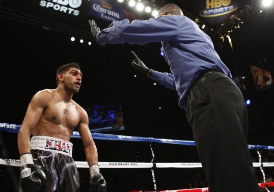 Former double light-welterweight champion Amir Khan has announced his return to boxing.
