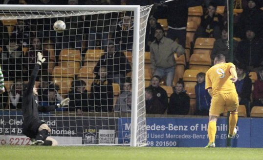 Former Motherwell striker Michael Higdon has signed for Dutch side NEC Nijmegen.