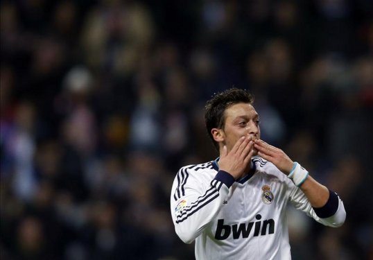 Real Madrid midfielder Mesut Özil has said he wants to see out his career with the club.