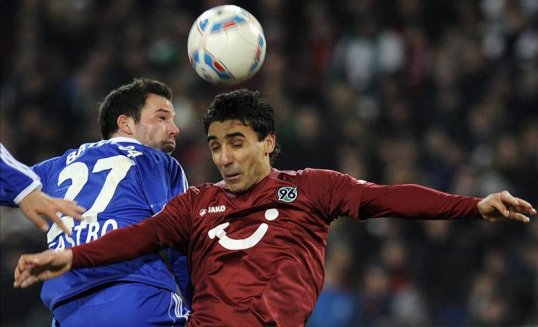 The agent of Hannover 96’s Mohammed Abdellaoue has claimed that the Norway striker is attracting interest from “all the big leagues.”