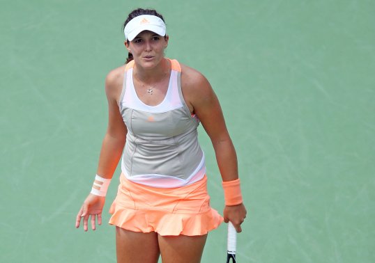 British number one Laura Robson joined compatriot Heather Watson in going out of the Japan Open in the first round on Monday.