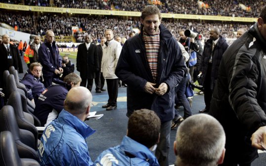 Former Arsenal defender Tony Adams has emerged as a managerial candidate for Turkish duo Bursaspor and Gaziantepspor.