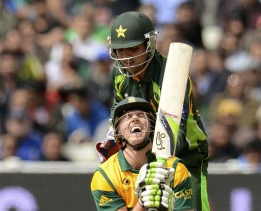 South Africa lost the key wickets of AB de Villiers and JP Duminy as Pakistan gained the initiative in their Group B Champions Trophy match at Edgbaston.
