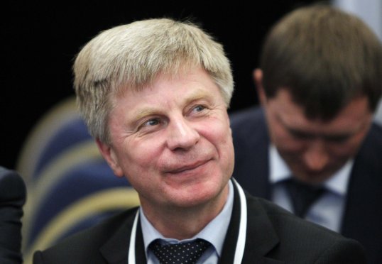 Russia's top football agents have failed to form a united response to demands they reveal their financial transactions to the country's football association.