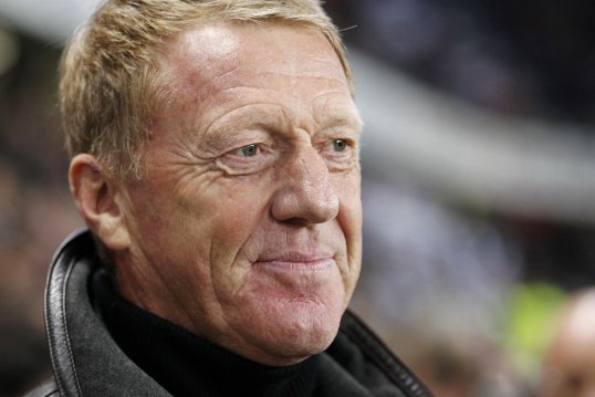French side Ajaccio have sacked their manager Alex Dupont after losing the support of the players.
